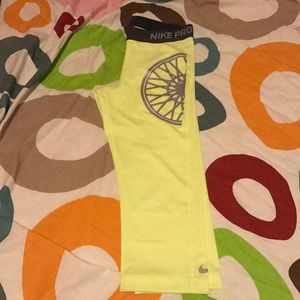 Nike pro dri fit capri workout pants